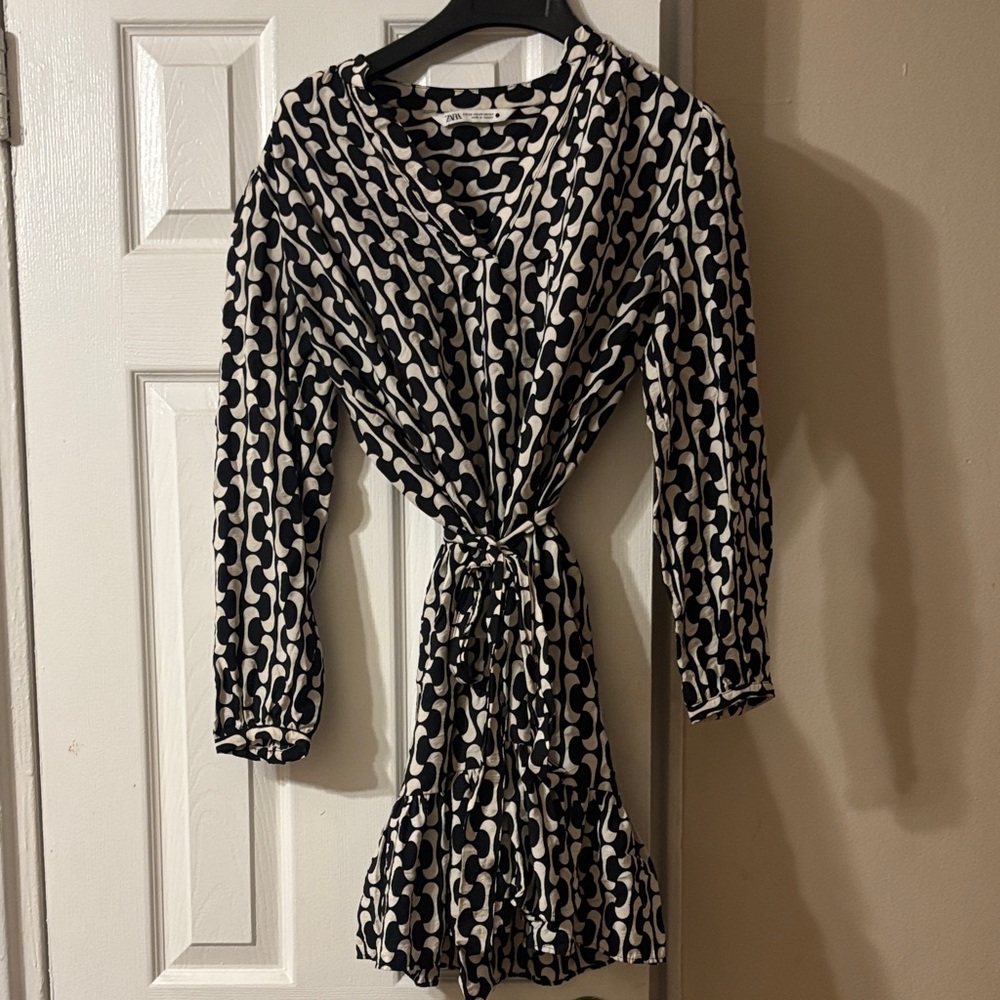 Zara Black and White Geometric Long Sleeve Dress